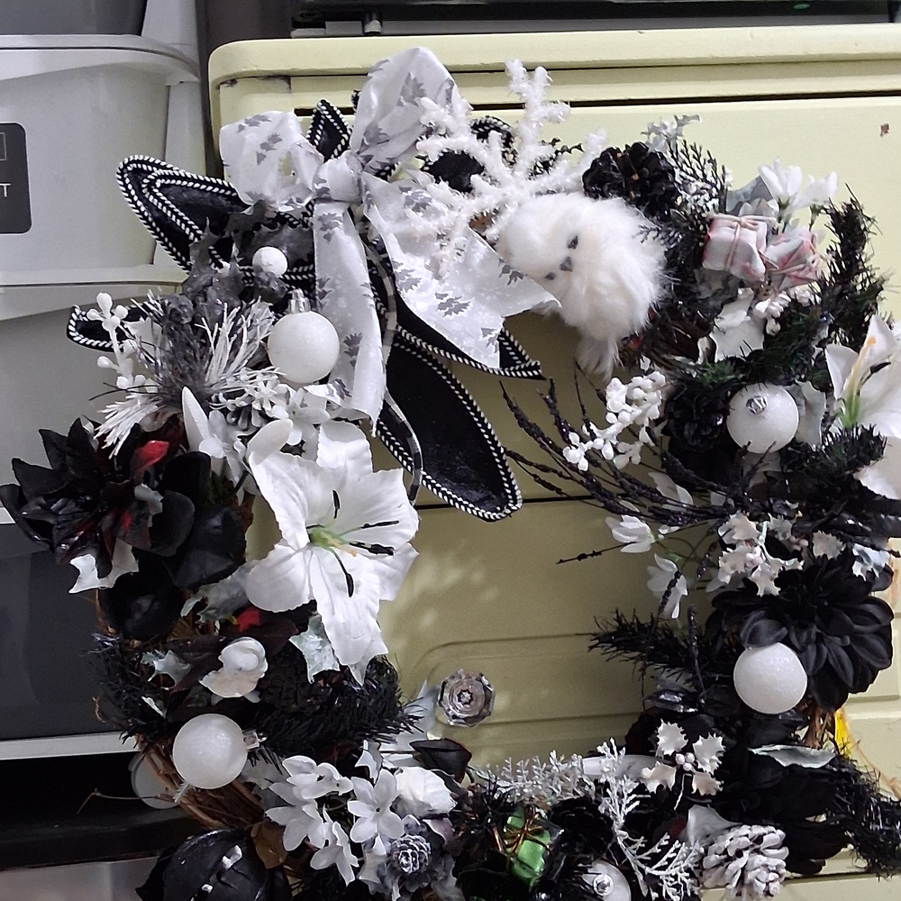 Elegant Black and White Holiday Wreath